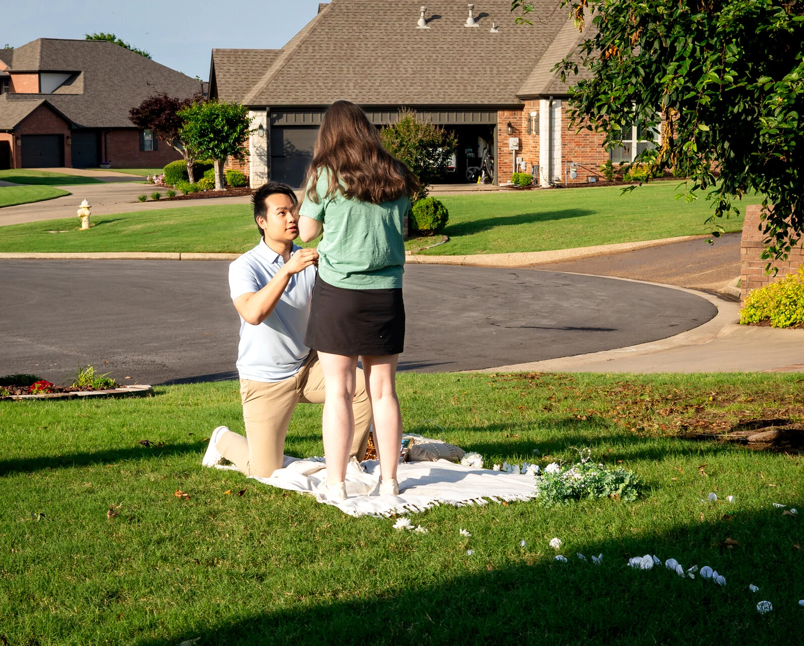 Justin proposing to Anna in their neighborhood